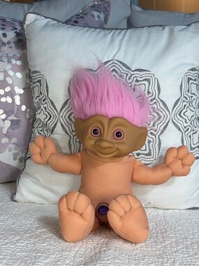 Vintage Treasure Troll Doll with Pink Hair - Excellent Condition